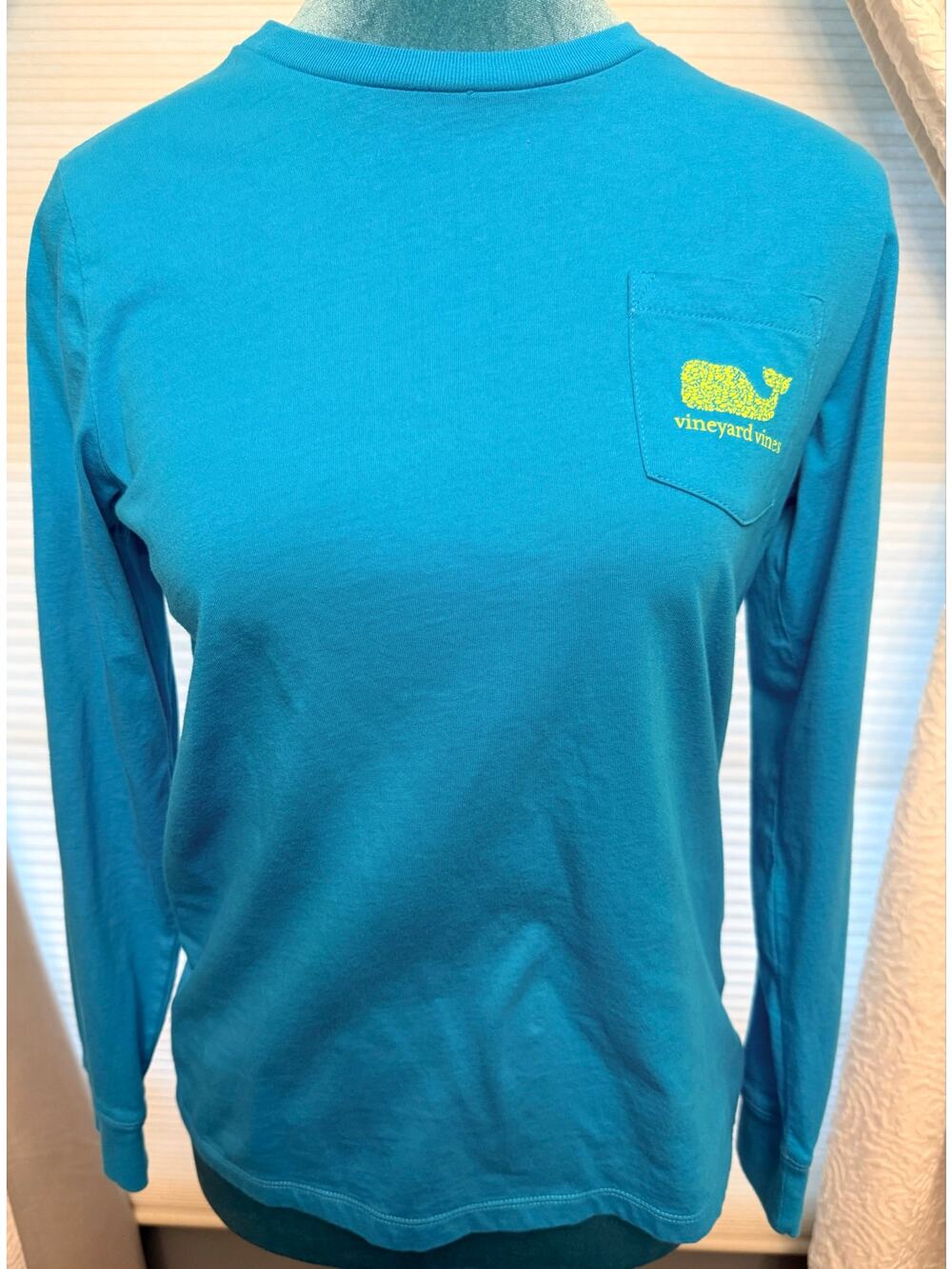 Blue Vineyard Vines long sleeve tee Size M  yellow Whale on Chest pocket NWOT